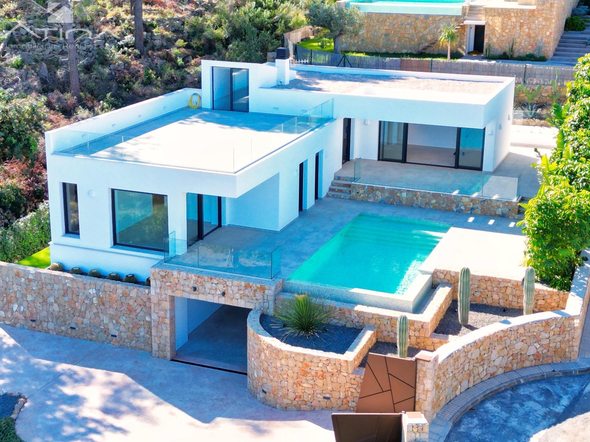 Villa de lujo a estrenar con vistas al mar en el Montgó