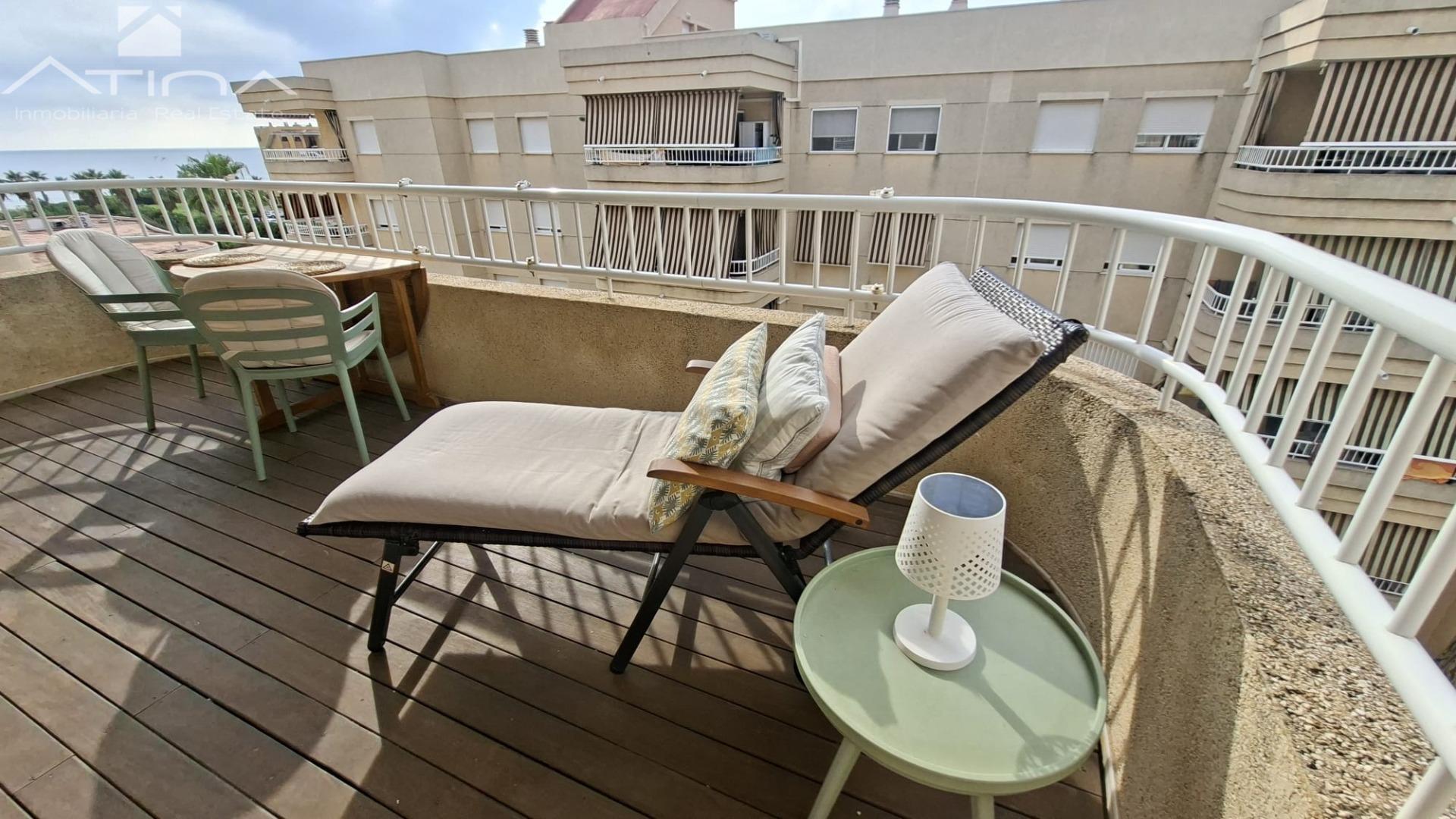 Apartamento en venta en Playa de Daimús con piscina y vistas al mar