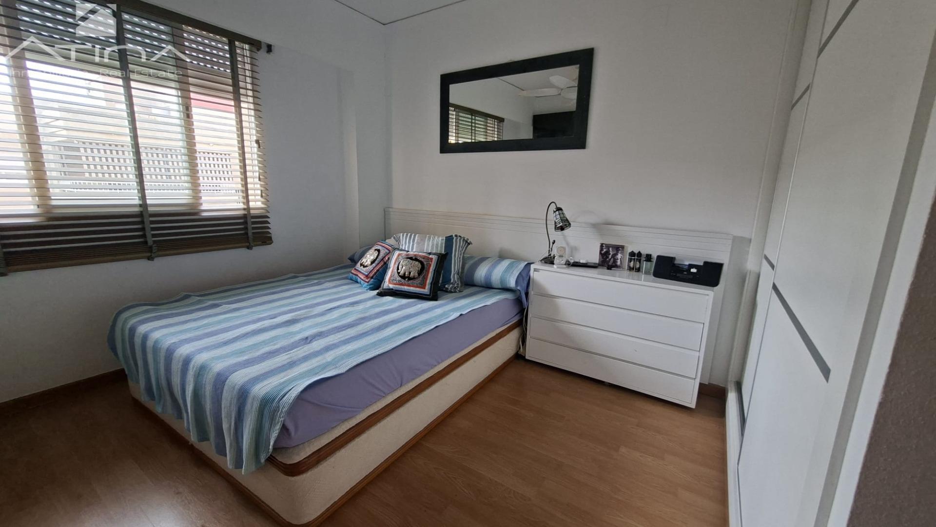 Apartamento en venta en Playa de Daimús con piscina y vistas al mar