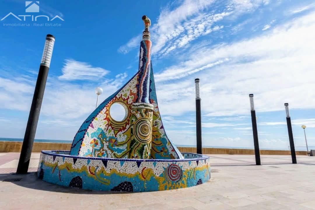 Apartamento en venta en Playa de Daimús con piscina y vistas al mar