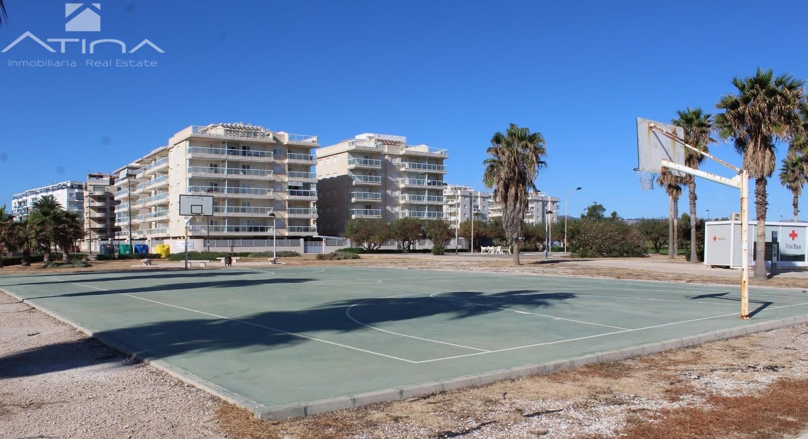 Apartamento en venta en Playa de Daimús con piscina y vistas al mar