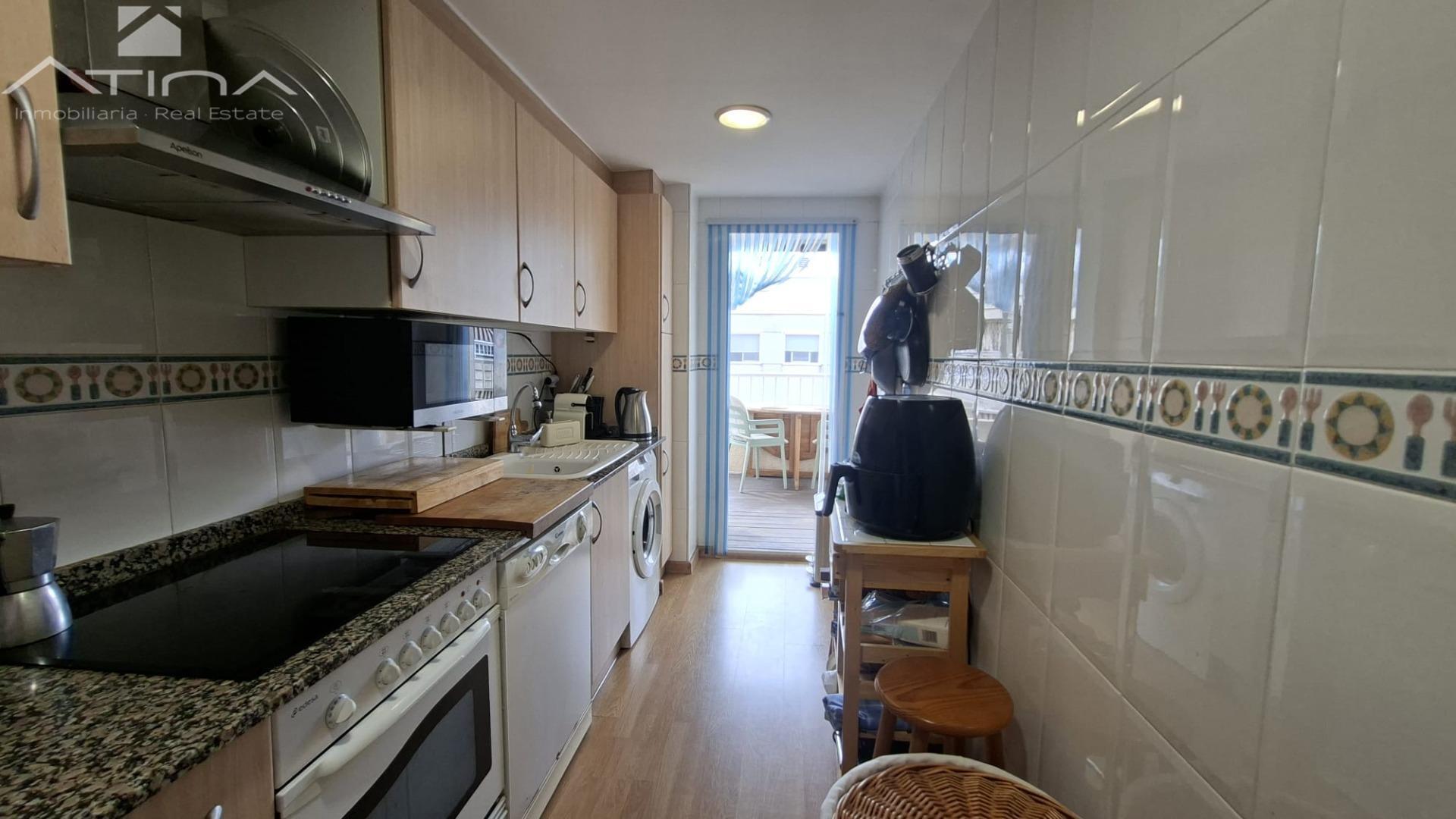 Apartamento en venta en Playa de Daimús con piscina y vistas al mar