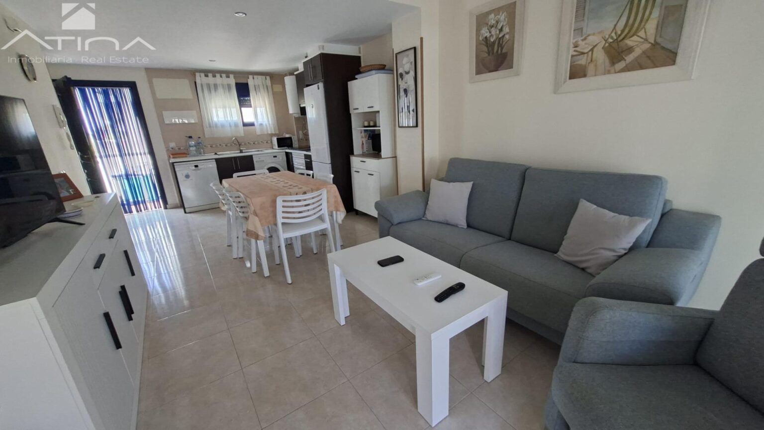 Apartamento en venta en Playa de Daimús a 150 m del mar con piscina comunitaria