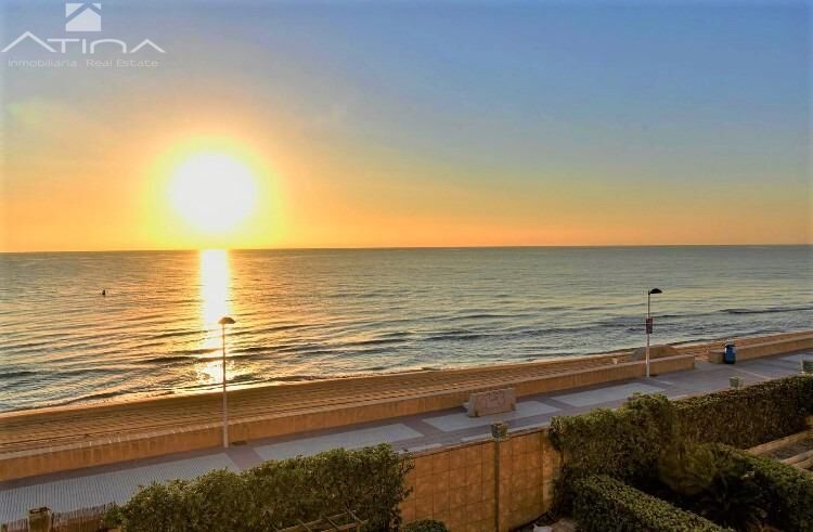 Apartamento en venta en Playa de Daimús a 150 m del mar con piscina comunitaria
