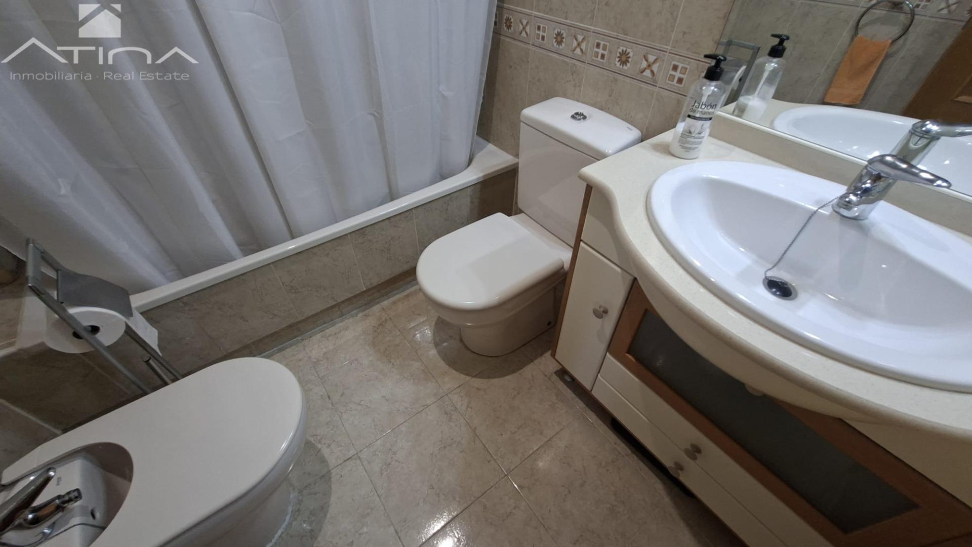 Apartamento en venta en Playa de Daimús a 150 m del mar con piscina comunitaria