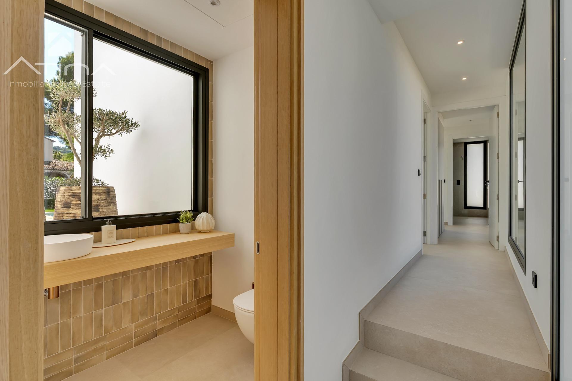 Impresionante villa de lujo de nueva construcción situada en la encantadora localidad de Jávea.