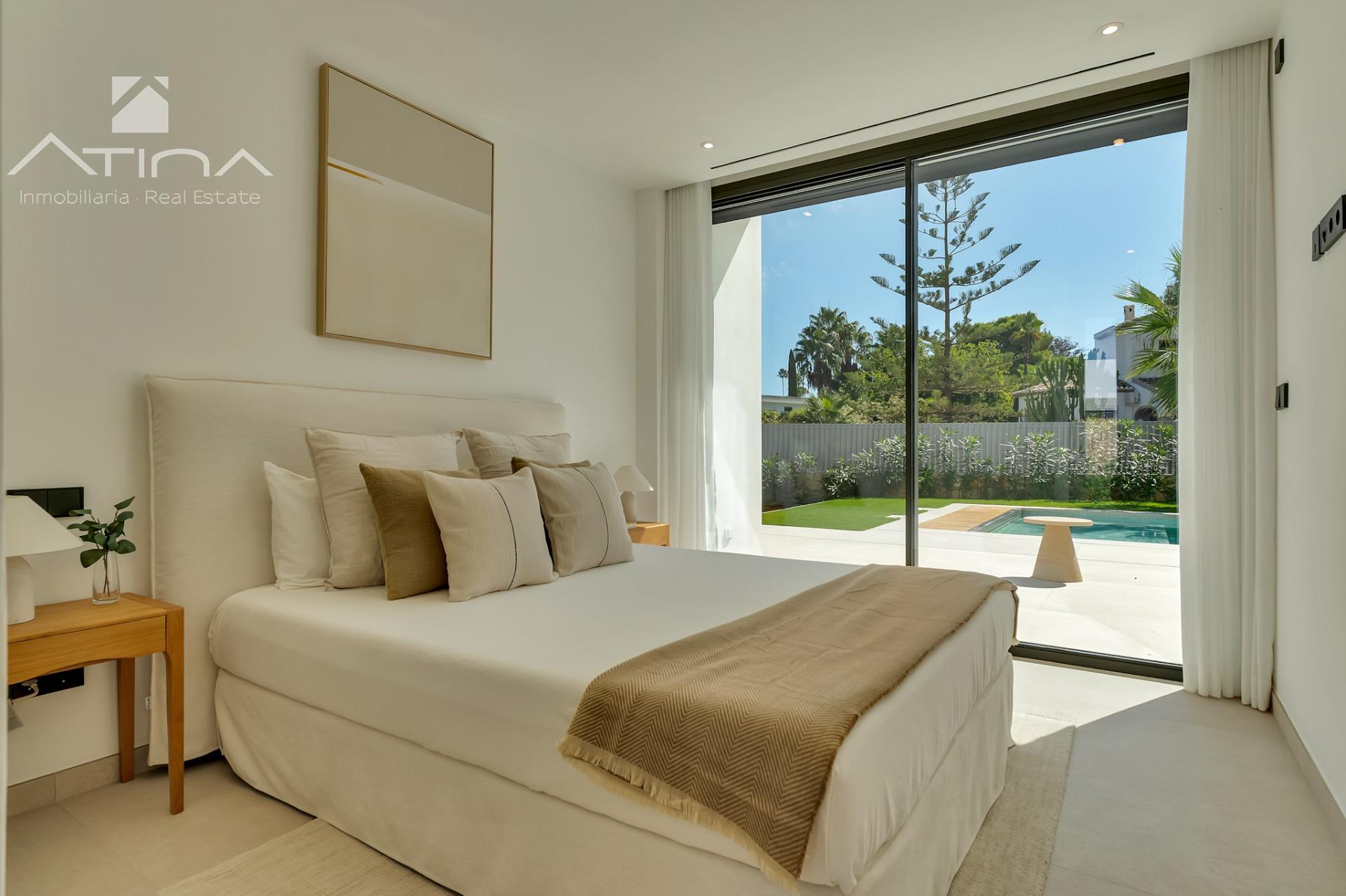 Impresionante villa de lujo de nueva construcción situada en la encantadora localidad de Jávea.