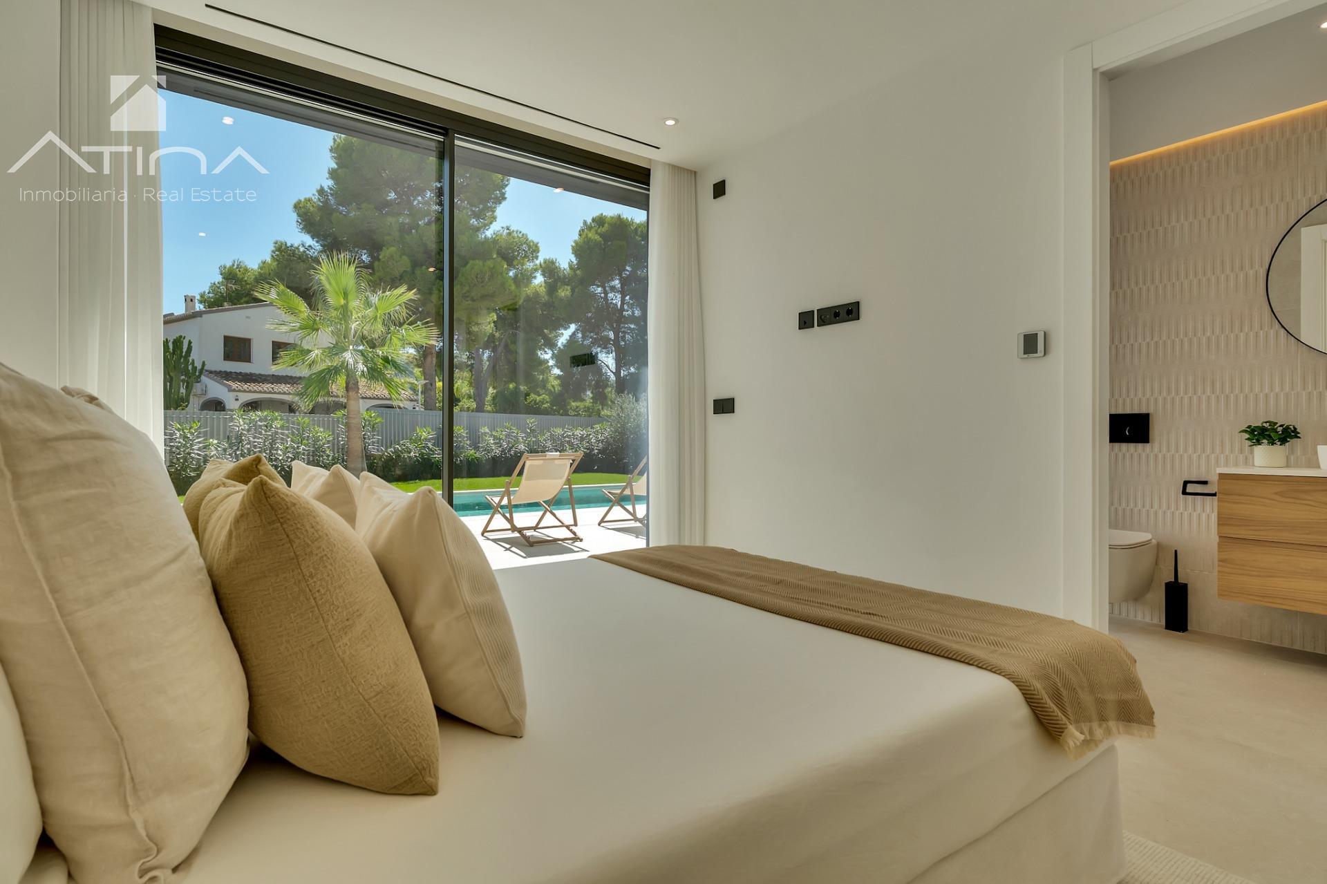 Impresionante villa de lujo de nueva construcción situada en la encantadora localidad de Jávea.