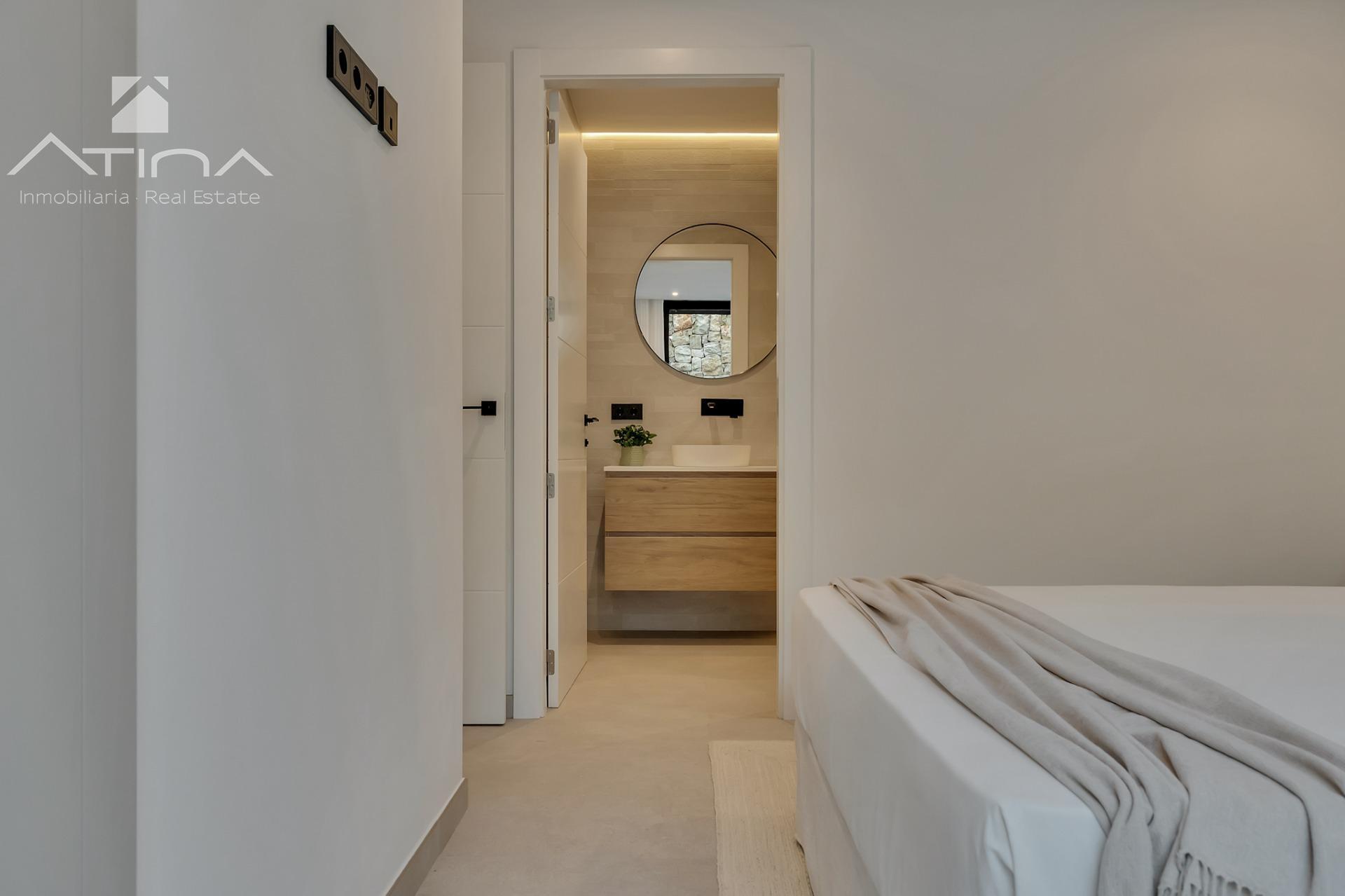 Impresionante villa de lujo de nueva construcción situada en la encantadora localidad de Jávea.