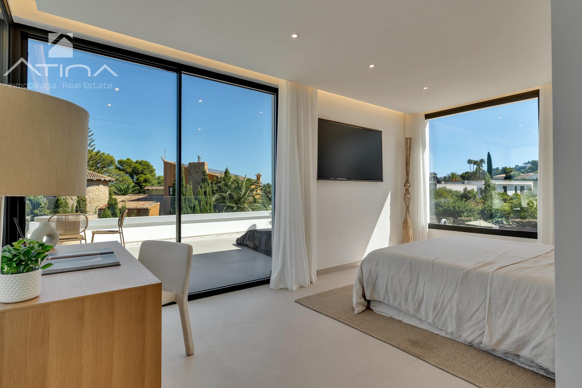 Impresionante villa de lujo de nueva construcción situada en la encantadora localidad de Jávea.