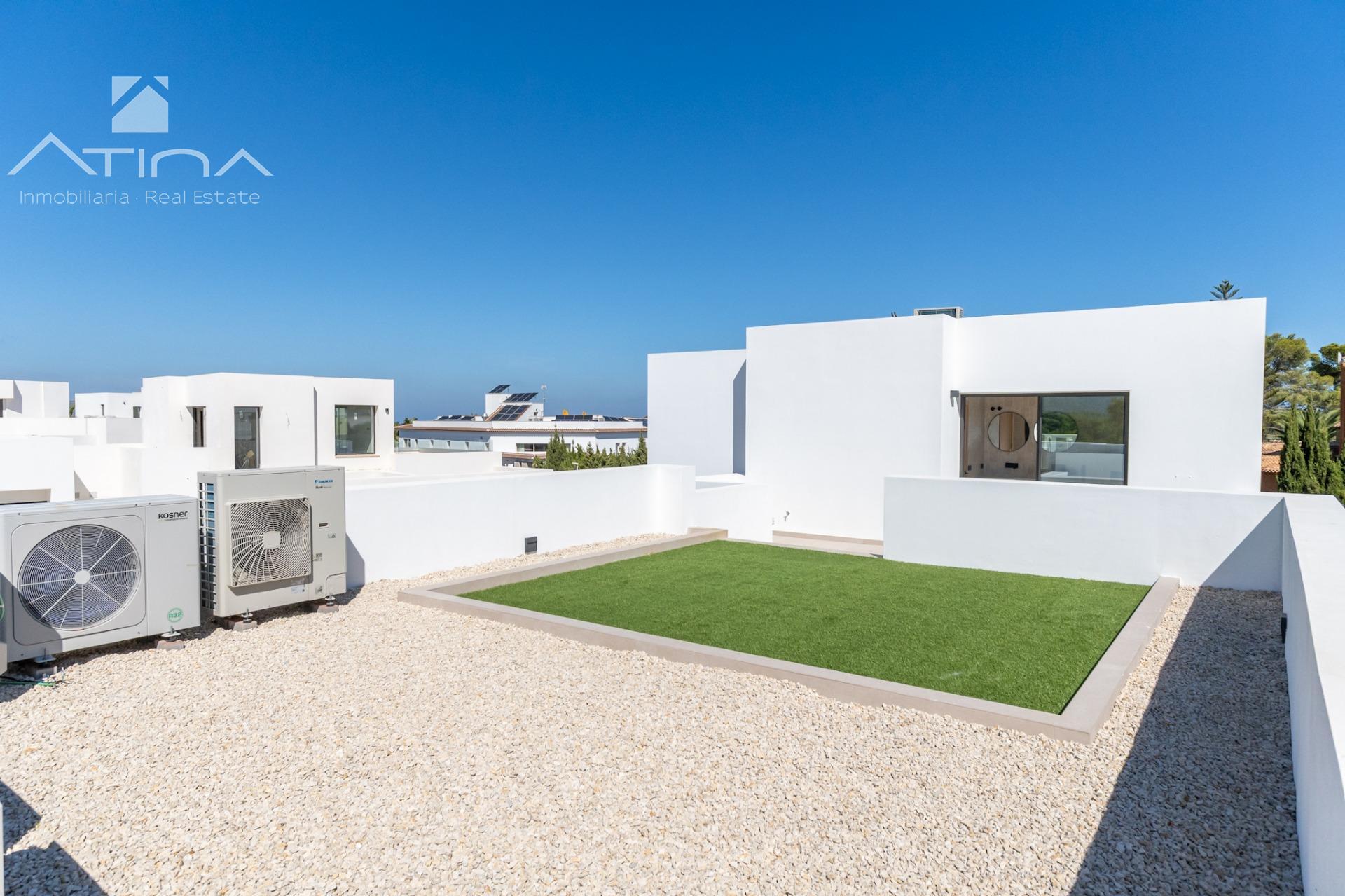 Impresionante villa de lujo de nueva construcción situada en la encantadora localidad de Jávea.