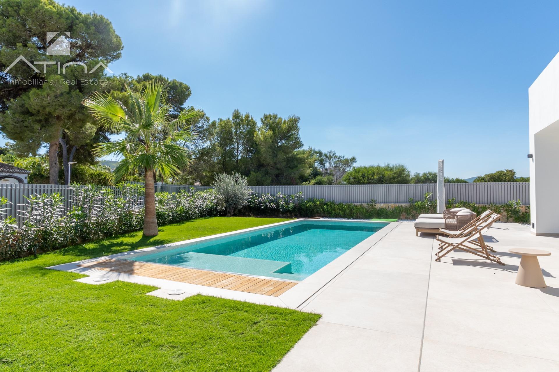 Impresionante villa de lujo de nueva construcción situada en la encantadora localidad de Jávea.