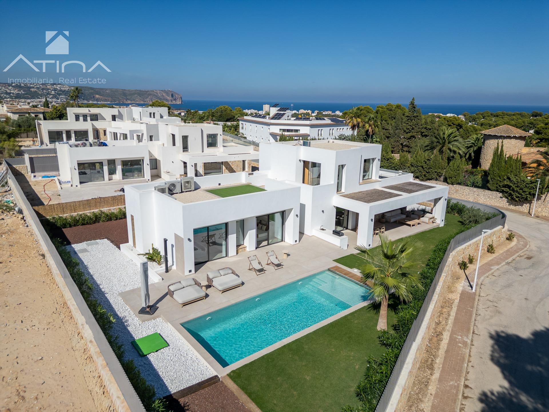 Impresionante villa de lujo de nueva construcción situada en la encantadora localidad de Jávea.