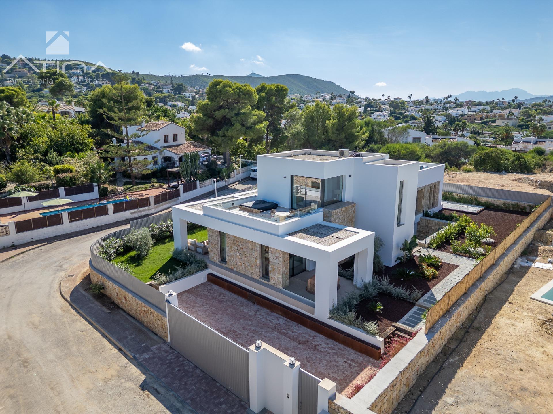 Impresionante villa de lujo de nueva construcción situada en la encantadora localidad de Jávea.