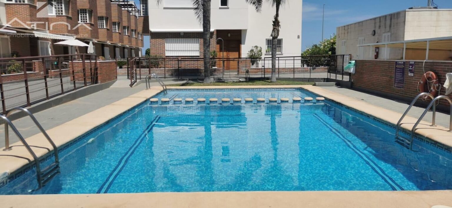 Adosado en venta en Bellreguard con piscina