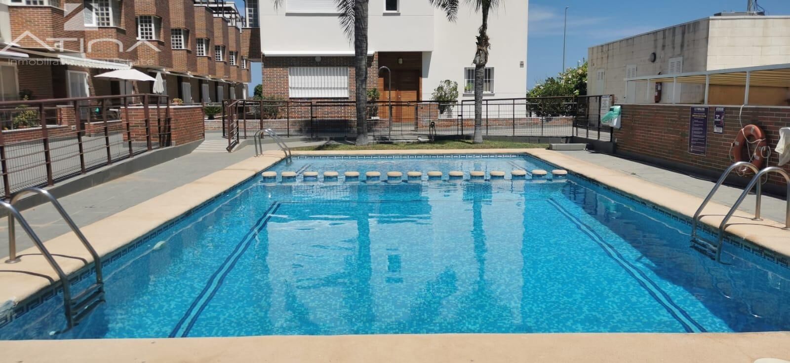 Adosado en venta en Bellreguard con piscina