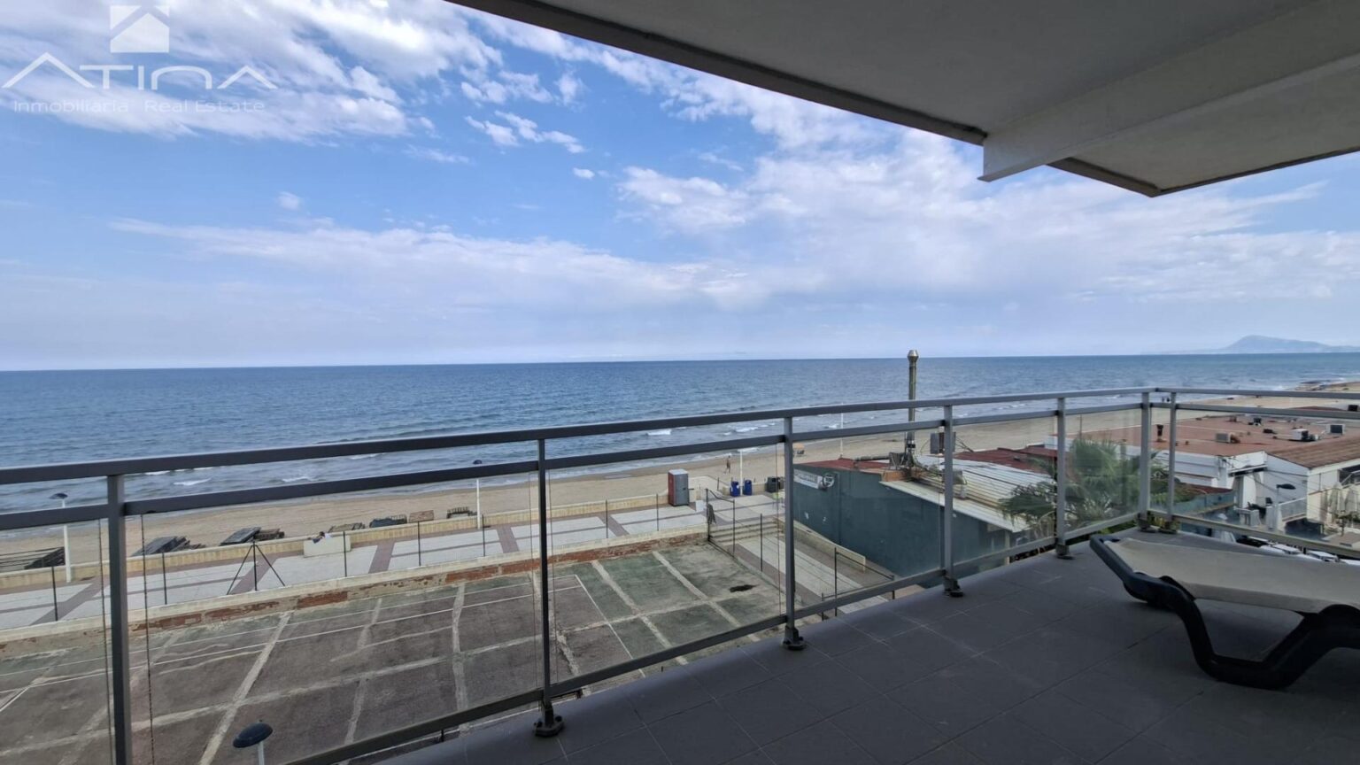 BEACHFRONT APARTMENT IN DAIMUS WITH BEAUTIFUL OCEAN VIEWS