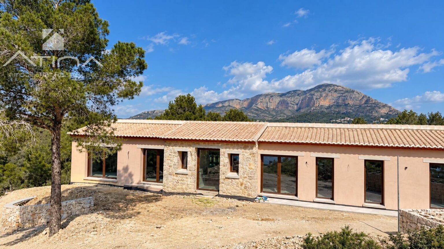 Finca de nueva construcción en venta en Jávea – Tarraula | 25.000 m² de terreno y vistas al Montgó