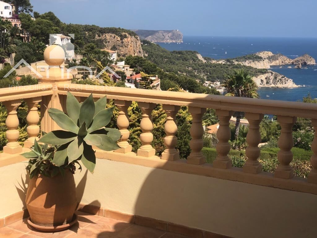 con vistas al mar