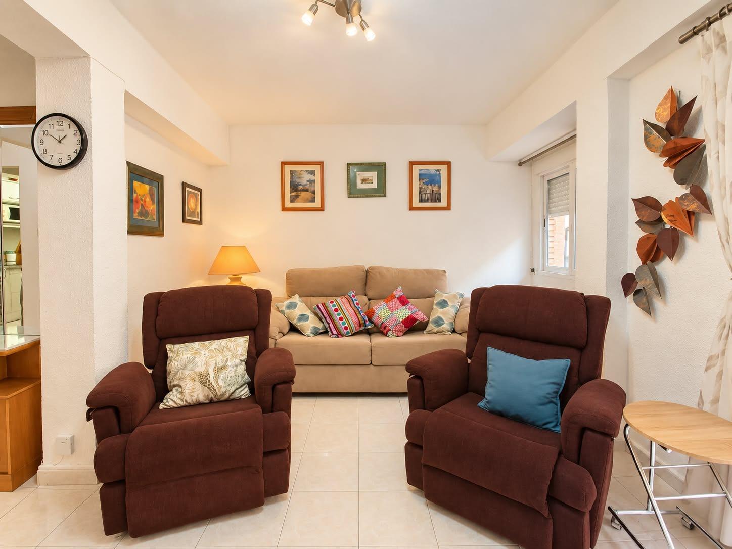 Licht appartement met 2 slaapkamers, terras en berging in Parque Sant Pere