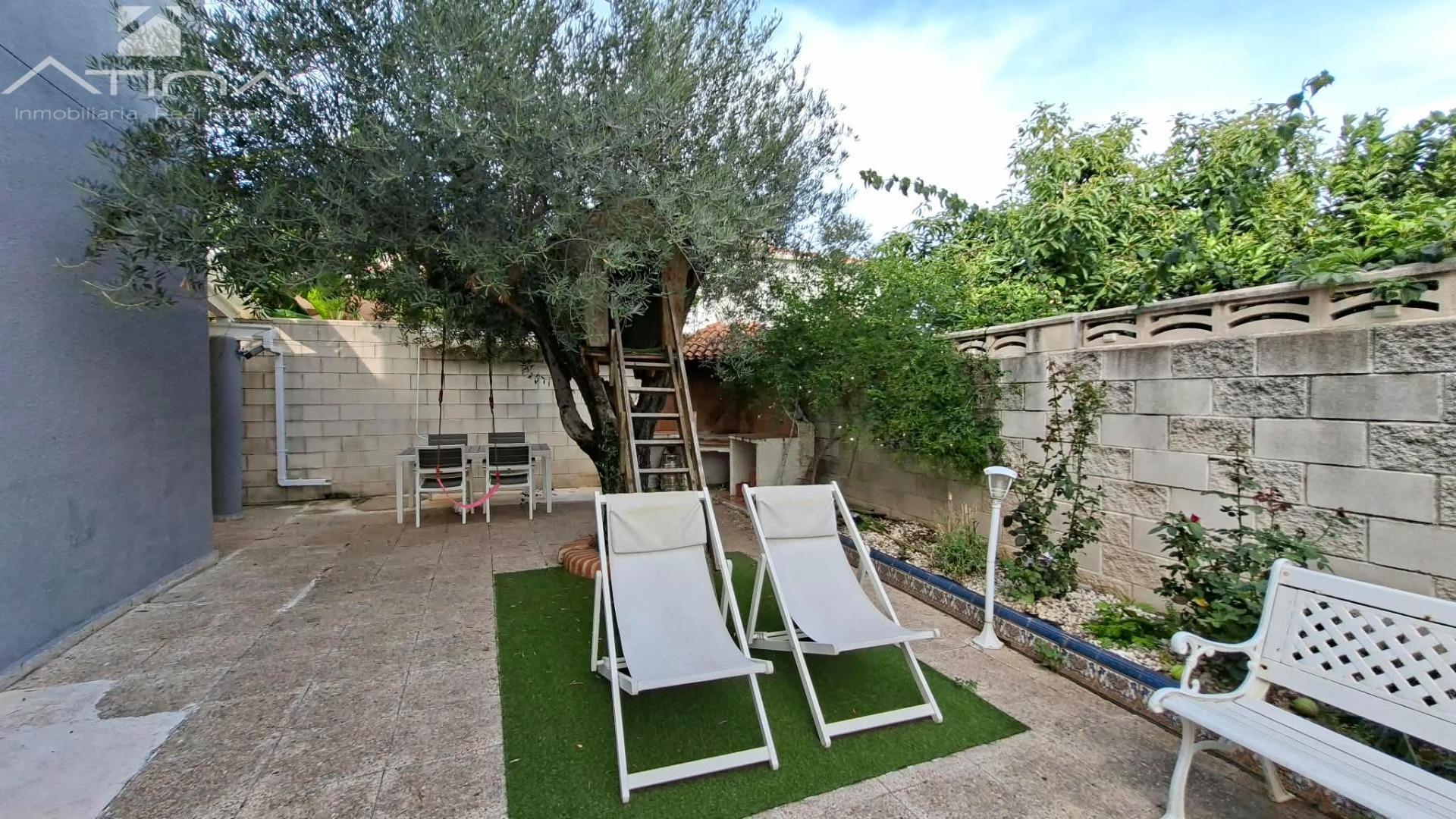 con parcela de 213 m²