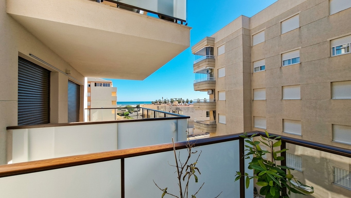 Apartamento con vistas al mar en la playa de Daimús