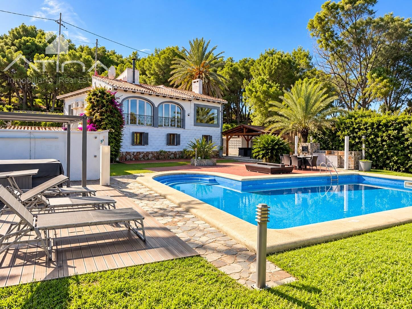Amplia villa con piscina y parcela de 1.100 m² cerca del Arenal de Jávea